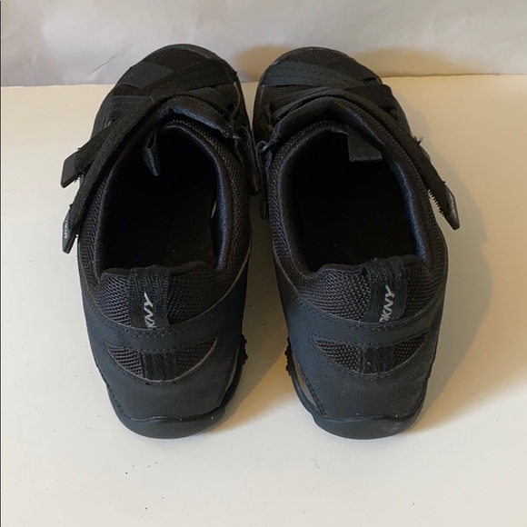 DKNY Sneaker - Picture 4 of 10